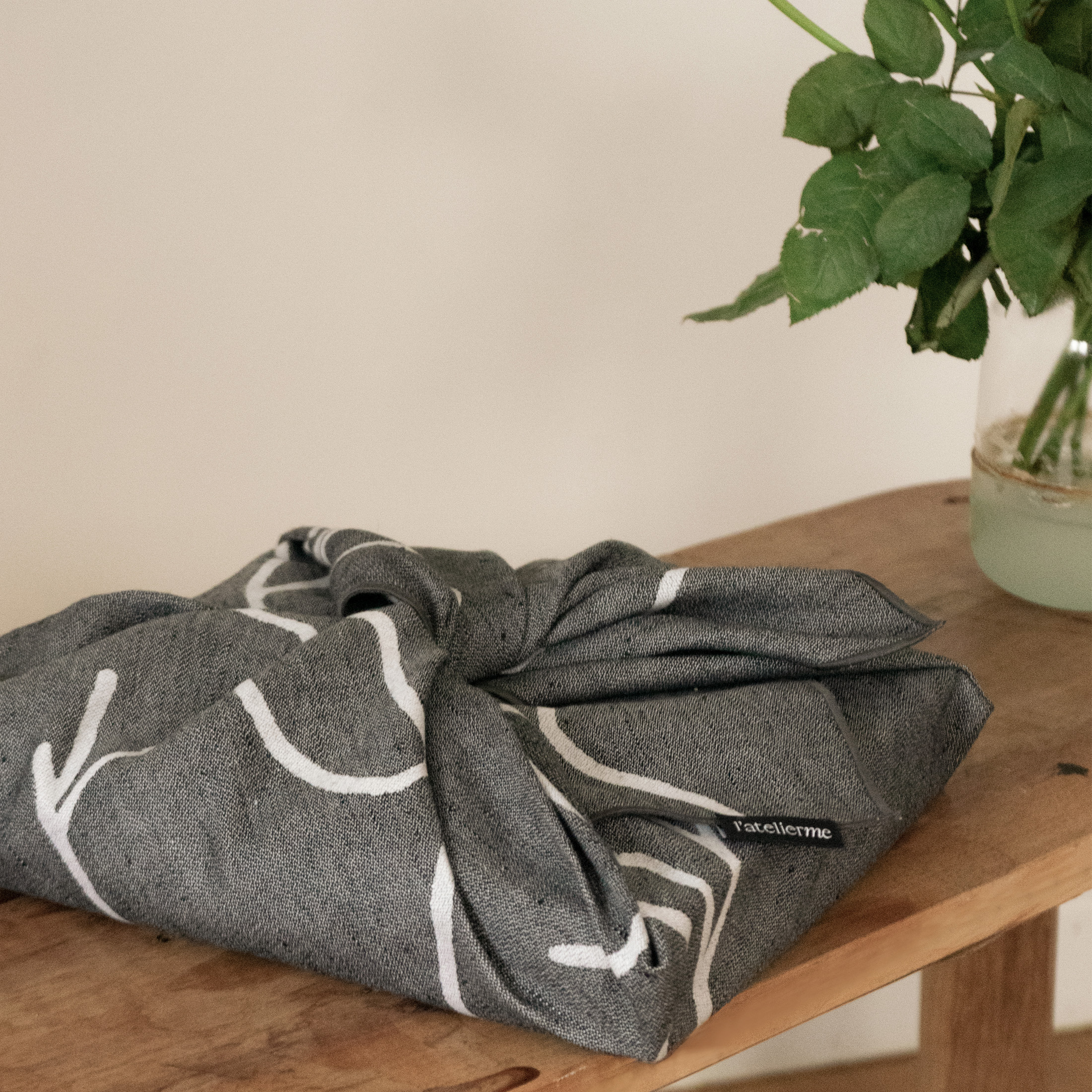 Nappe Furoshiki Manos réversible en jacquard 68x68 Ichi – Image 2