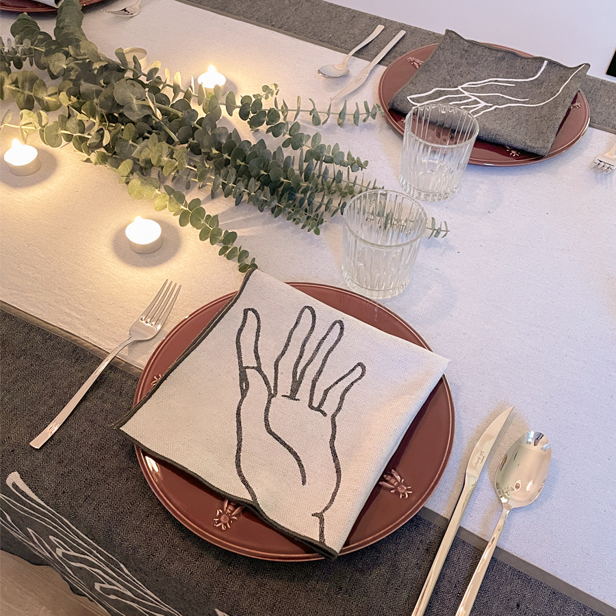 Manos reversible jacquard tablecloth 195 x 280 · Grey bias - Image 5