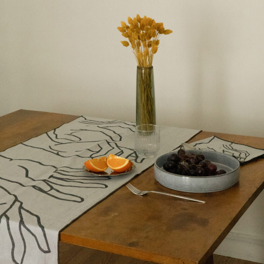 Reversible jacquard Manos table runner 50 x 210 - Image 3