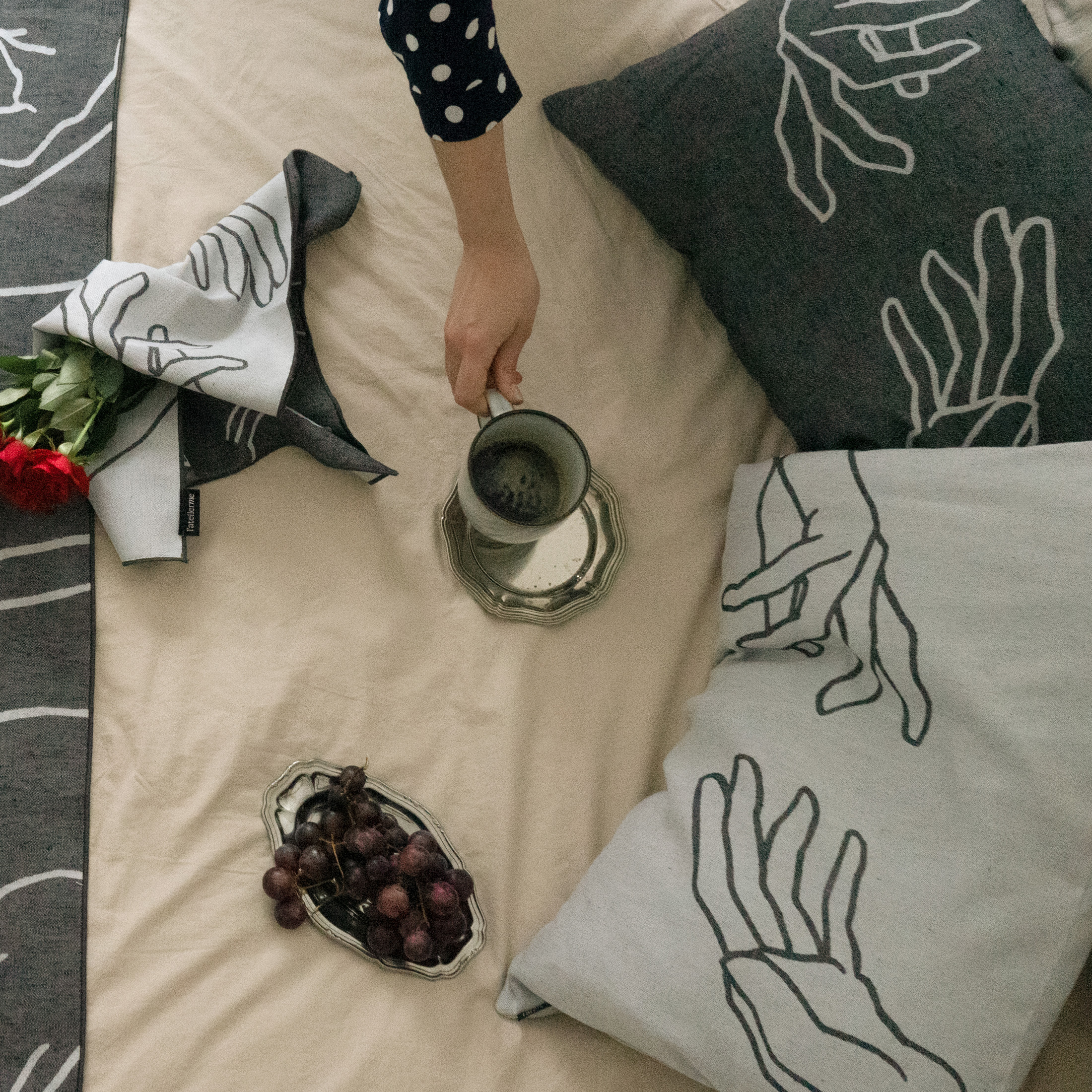 Housse de coussin Manos rectangulaire en jacquard · Noire – Image 4