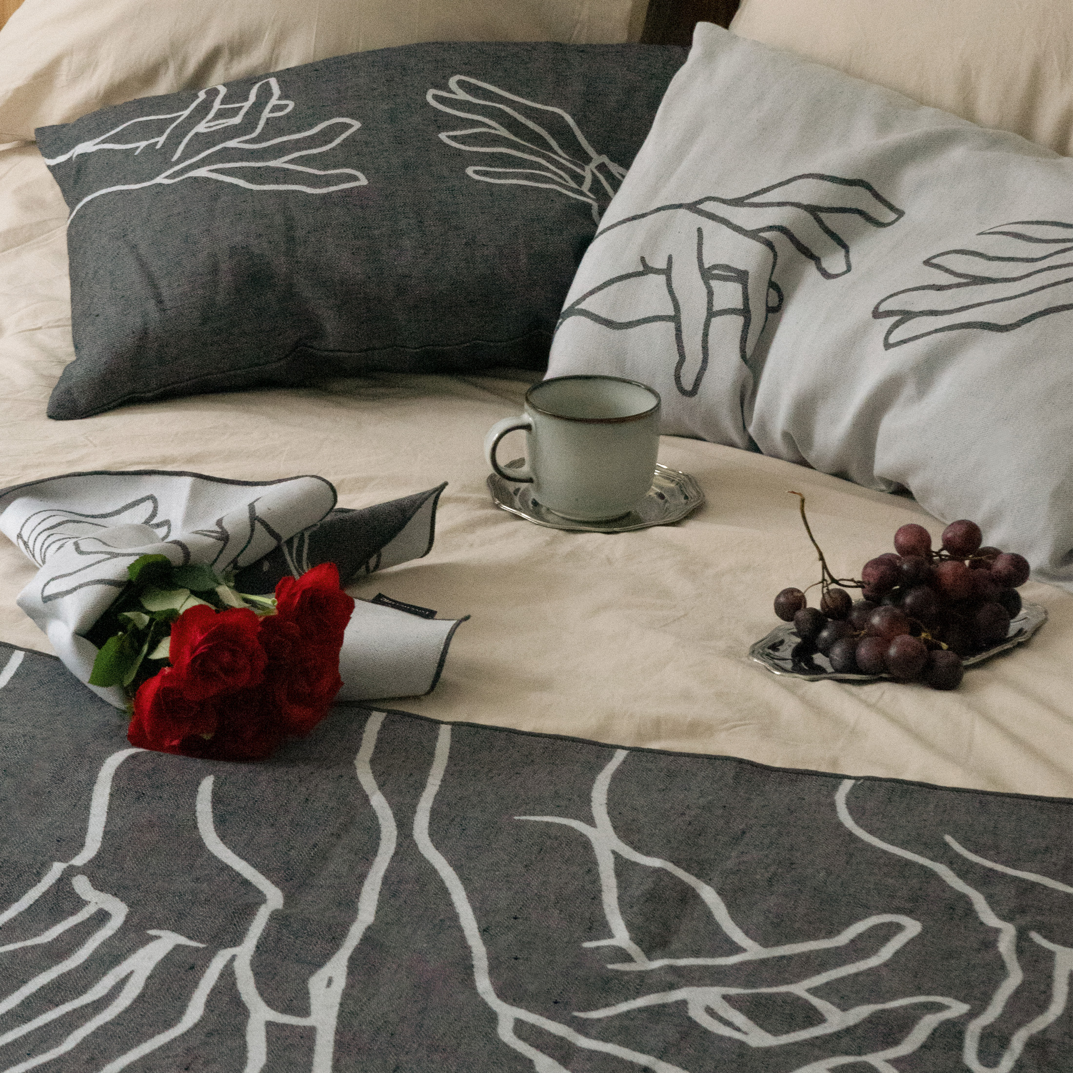 Chemin de table Manos réversible en jacquard 50 x 210 – Image 5