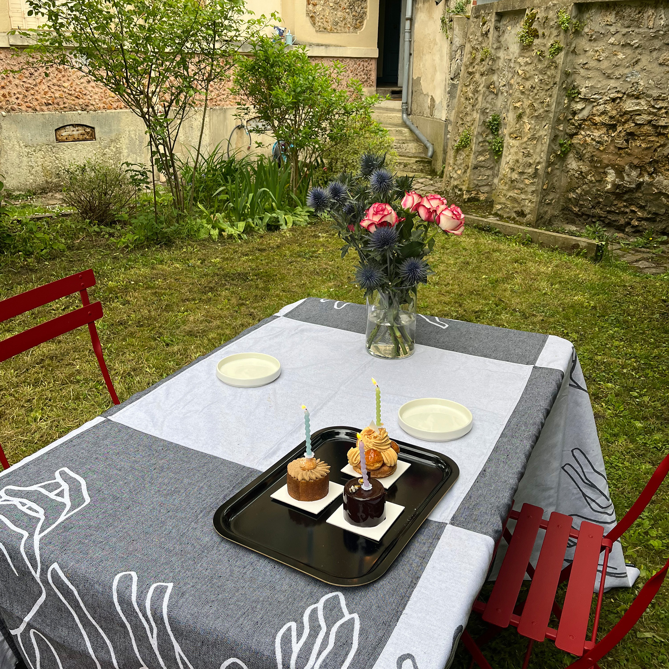 Manos reversible jacquard tablecloth 195 x 210 · Grey bias - Image 3