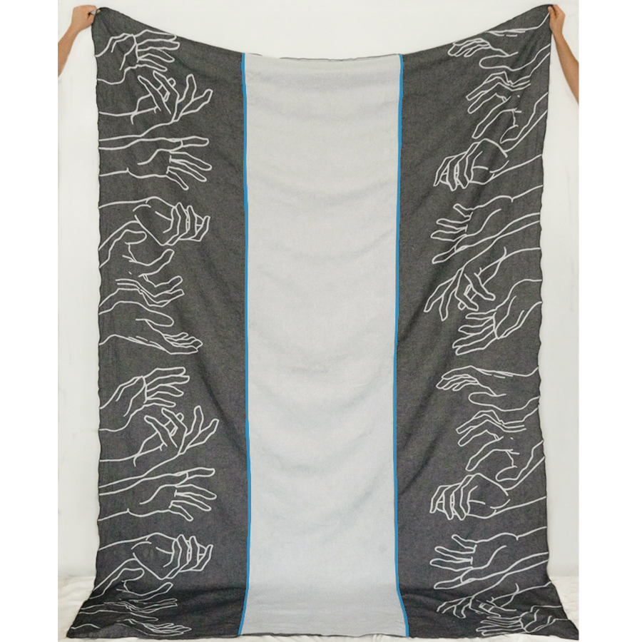 Manos reversible jacquard tablecloth 195 x 355 · Blue bias - Image 3
