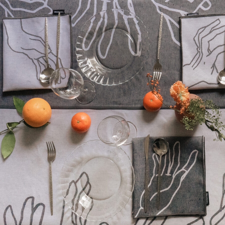 Mantel Manos reversible en jacquard 130 x 215 · Bies gris - Imagen 5