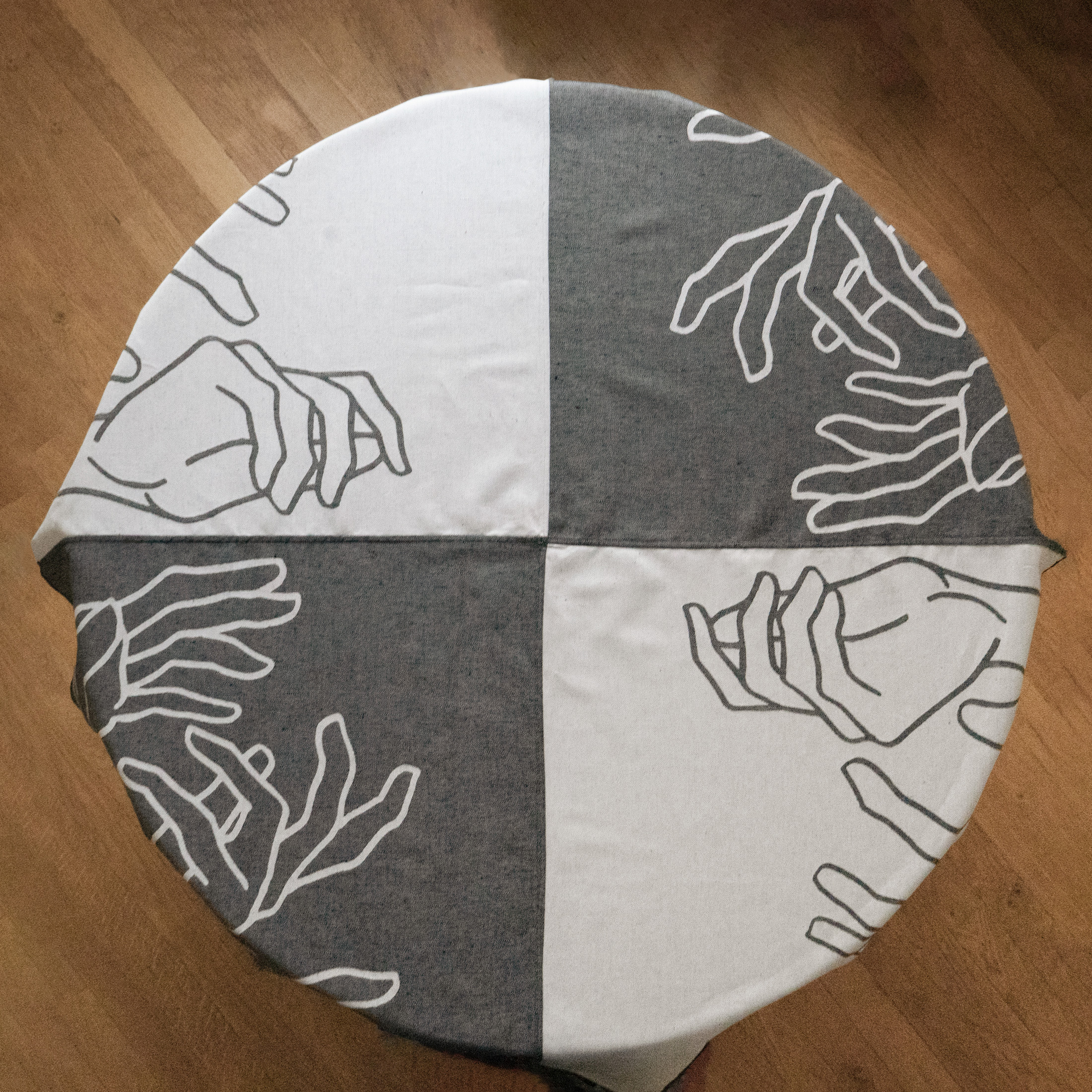 Nappe Manos réversible en jacquard 130 x 140 · Biais bleu – Image 5