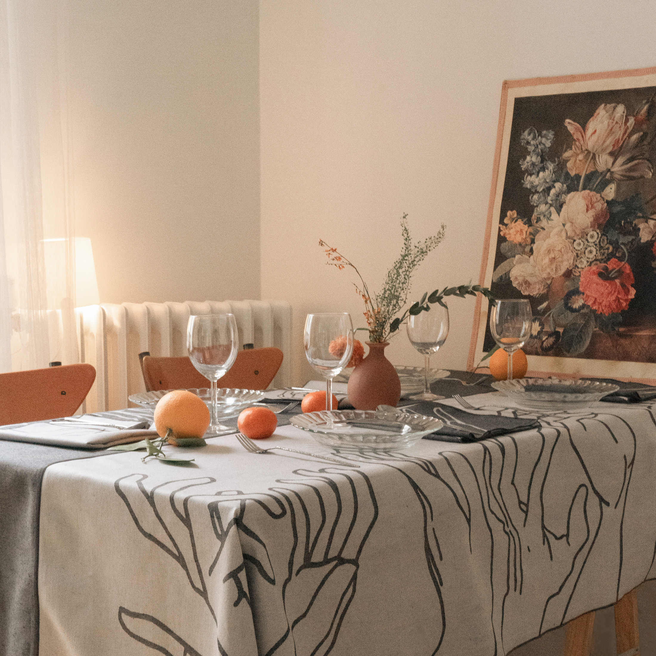 Manos reversible jacquard tablecloth 130 x 215 · Grey bias - Image 2