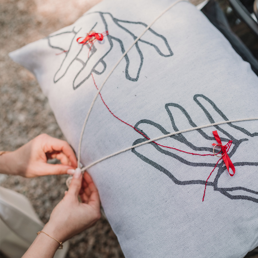 Jacquard cushion cover for wedding rings · red thread - Image 2