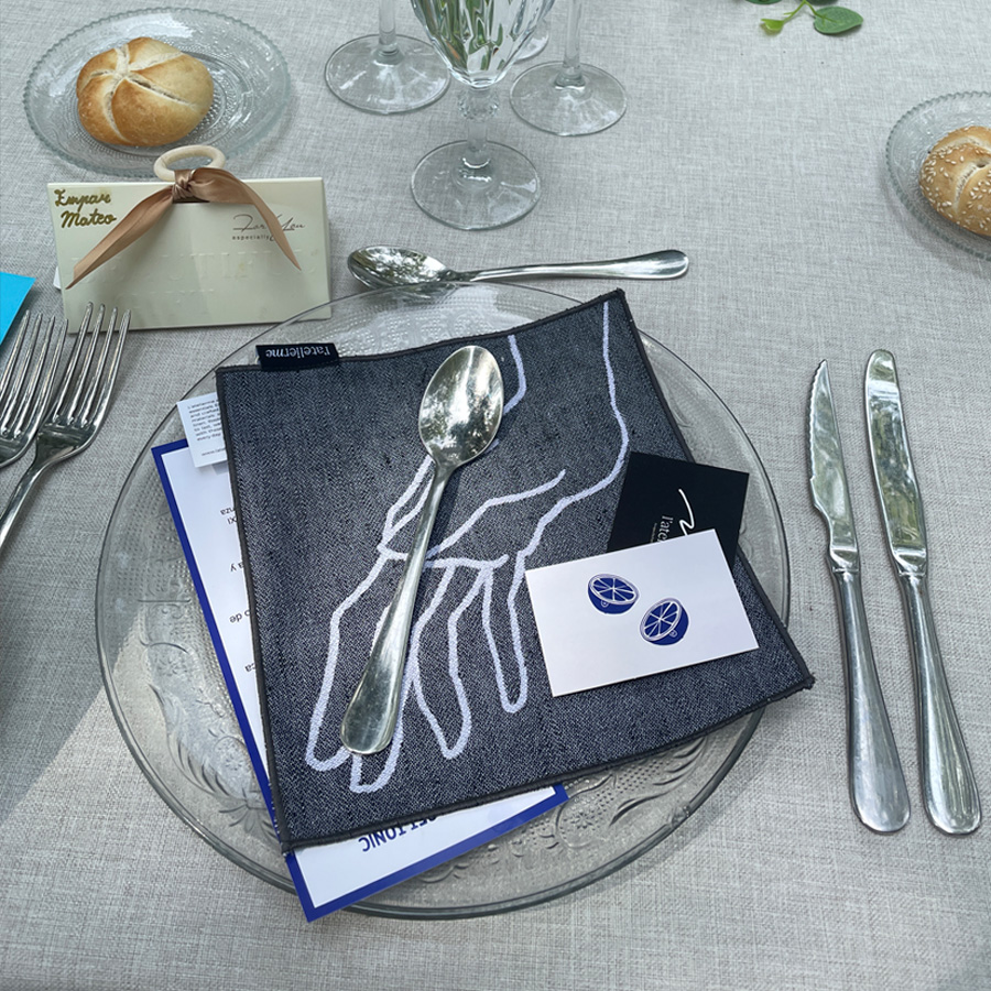 Set de 4 servilletas de cóctel Manos reversibles en Jacquard · Bodas & eventos - Imagen 2